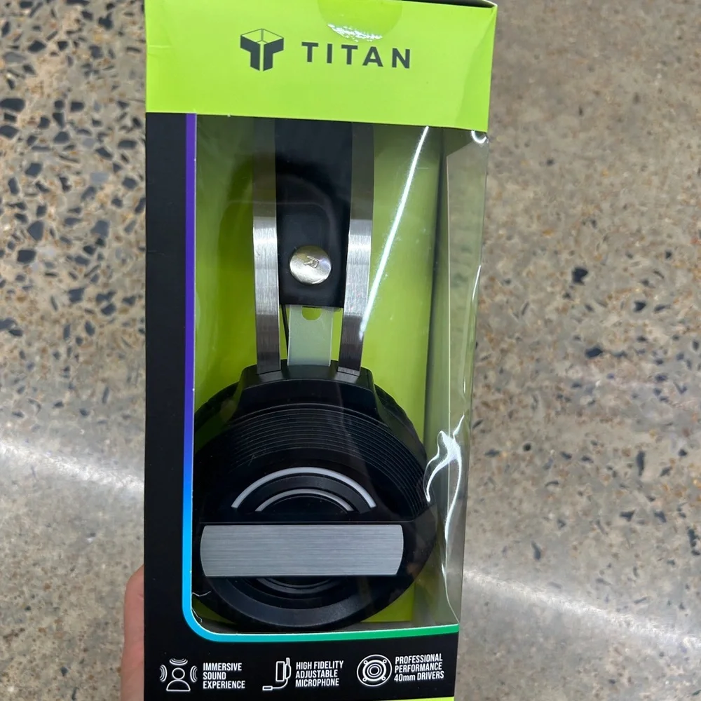 NWT wired LED gaming headset